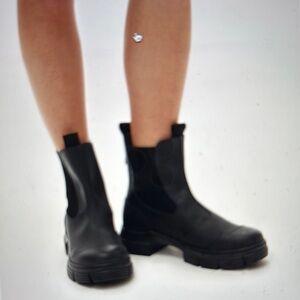 Black Chunky Chelsea Rain Boots